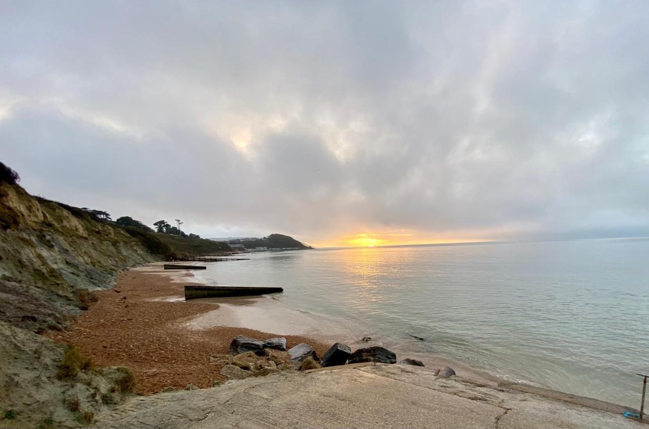 Chine Cottage Self-Catering Coastal Bungalow In Rural West Wight فريشووتر المظهر الخارجي الصورة