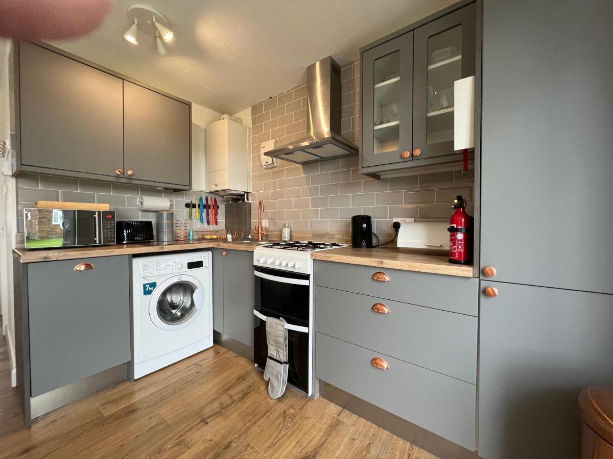 Chine Cottage Self-Catering Coastal Bungalow In Rural West Wight فريشووتر المظهر الخارجي الصورة