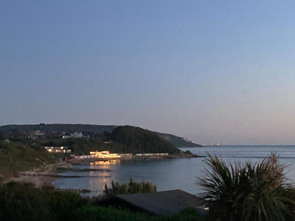 Chine Cottage Self-Catering Coastal Bungalow In Rural West Wight فريشووتر المظهر الخارجي الصورة