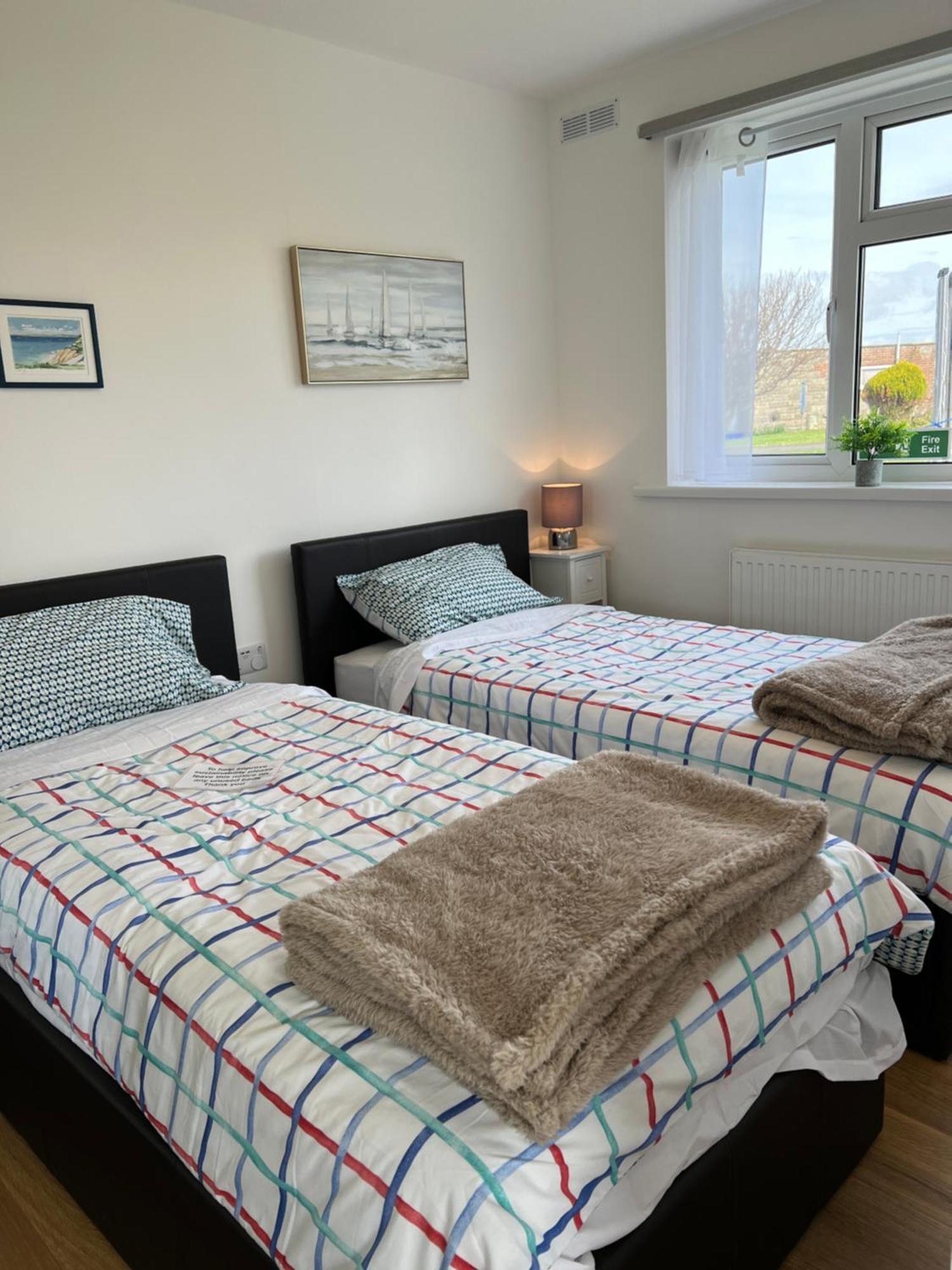 Chine Cottage Self-Catering Coastal Bungalow In Rural West Wight فريشووتر المظهر الخارجي الصورة